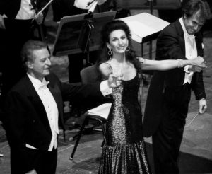 Lucia Aliberti con il tenore Alfredo Kraus e il direttore Luis Garcia Navarro durante un Concerto alla Deutsche Oper di Berlino