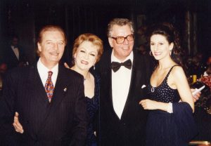 Lucia Aliberti con il tenore Alfredo Kraus,il soprano americano Karan Armstrong e il direttore della Deutsche Oper di Berlino Prof.Gotz Friedrich durante un party alla Deutsche Oper di Berlino,dopo un Gala-Concert.